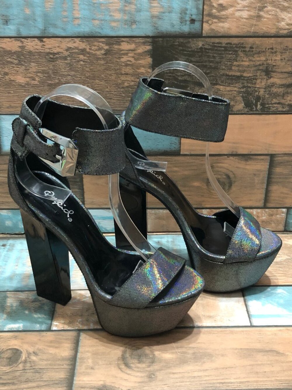 Qupid Womens Platform Heels Ankle Strap Shimmery Size 5.5